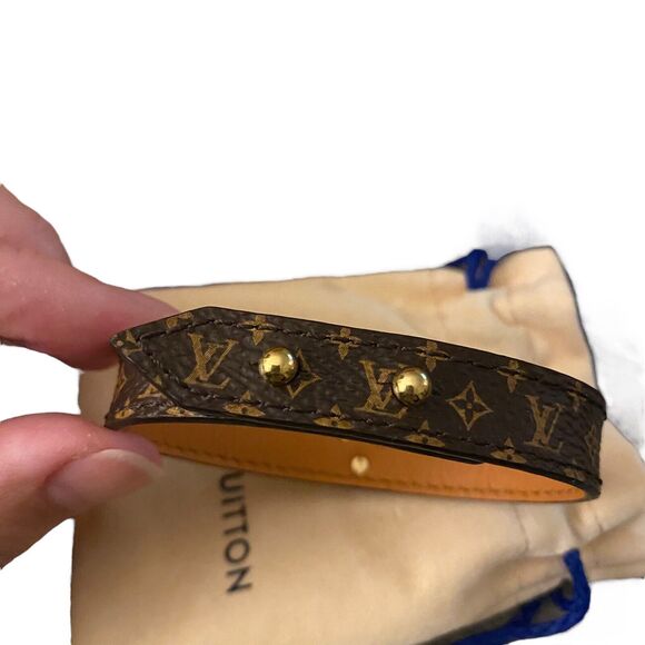 Louis Vuitton Essential V Bracelet Size 19 Brown Monogram Canvas Leather NEW - Picture 4 of 7